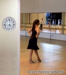 Часы настенные DANCERUSSIA с силуэтами разных танцевальных стилей (обод белый) 