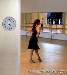 Часы настенные DANCERUSSIA с силуэтами классического танца (обод белый) 